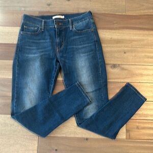 710 Levi’s Super Skinny Jesns